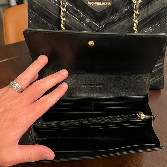 Michael Kors Leather Handbag Set - Picture 5 of 11